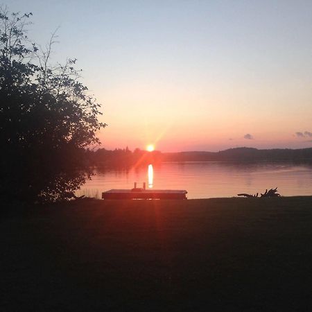 Madawaska Algonquin'S Edge Resort מראה חיצוני תמונה