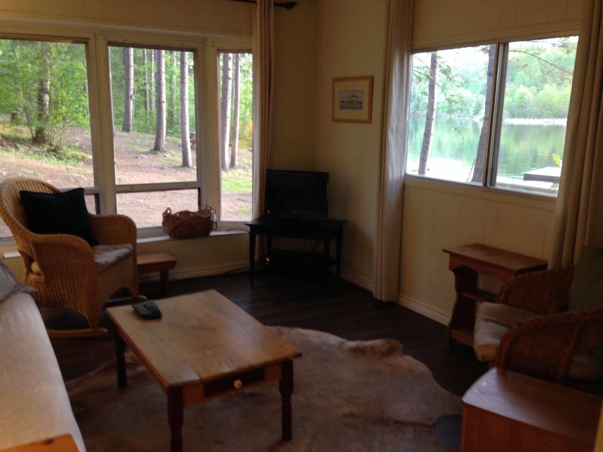 Madawaska Algonquin'S Edge Resort מראה חיצוני תמונה