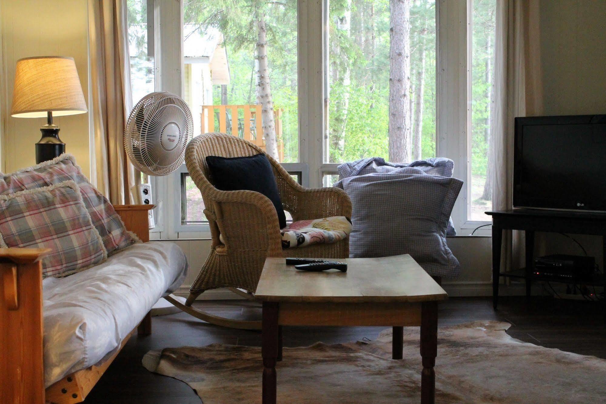 Madawaska Algonquin'S Edge Resort מראה חיצוני תמונה